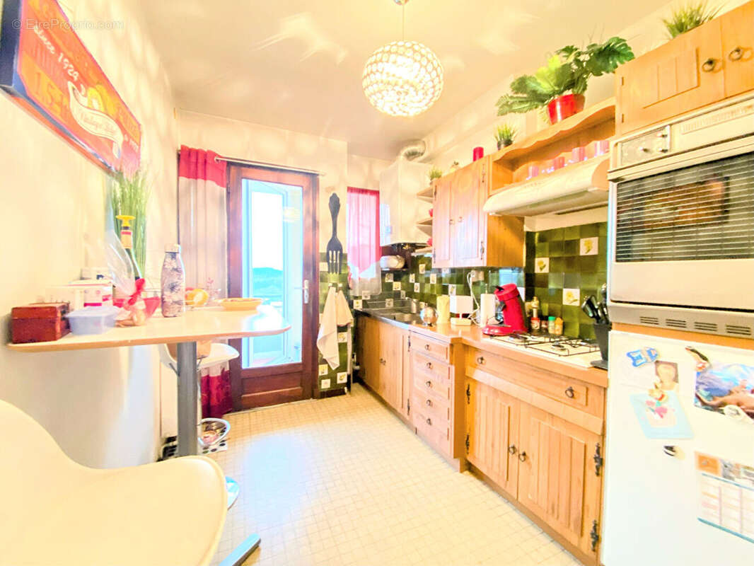 Appartement à BAGNOLS-SUR-CEZE