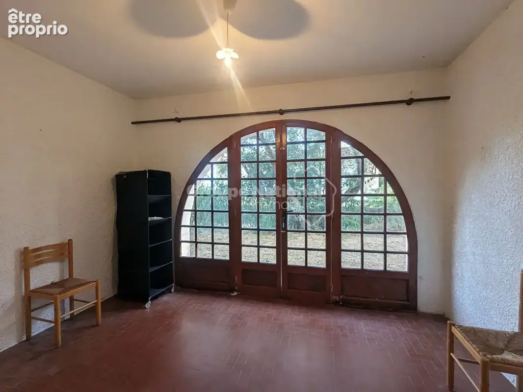 Toulon est bas faron - villa t5 sur deux niveaux de 166 m² -  garages - terrain de 750m² - photo 3