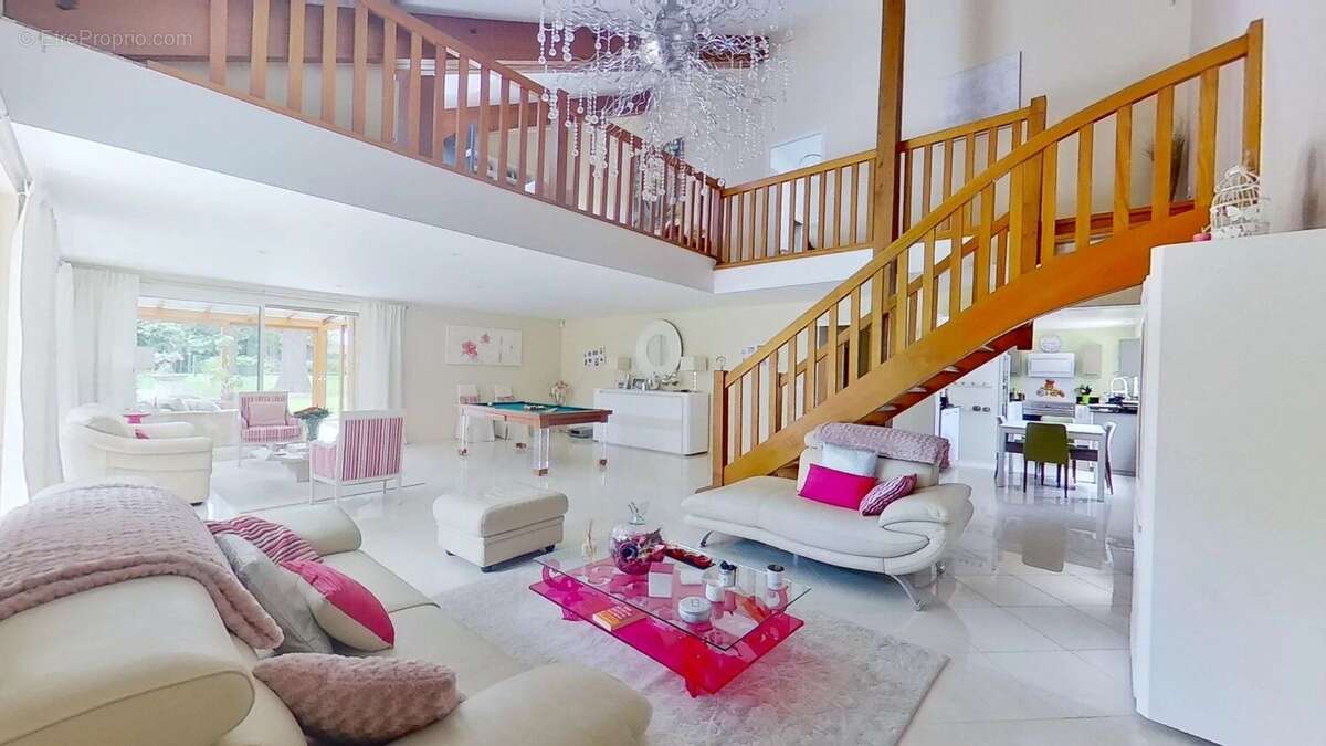 Maison à PONTAULT-COMBAULT