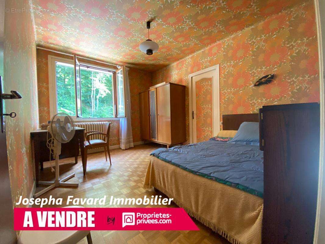 TREIGNAC centre ? 4 chambres + atelier 180 m² ? 326 m² utilisables ? Usage mixte - photo 8