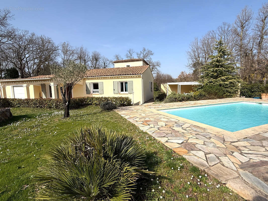 Maison à BAGNOLS-EN-FORET