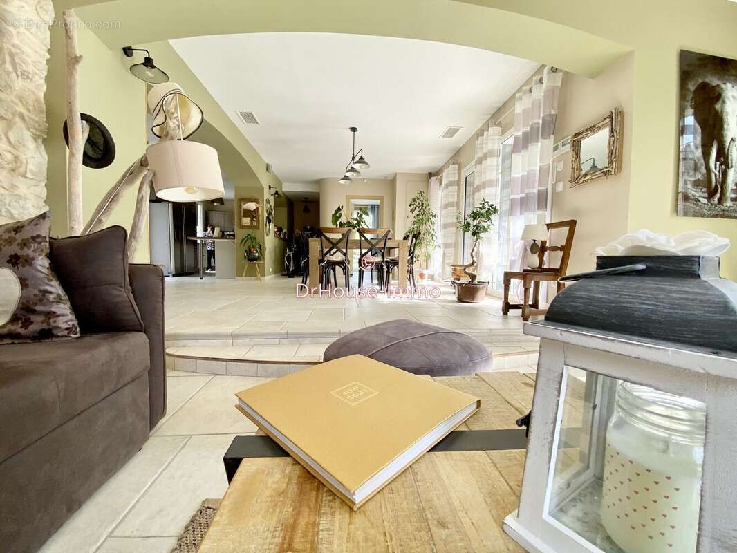 Maison à VINS-SUR-CARAMY