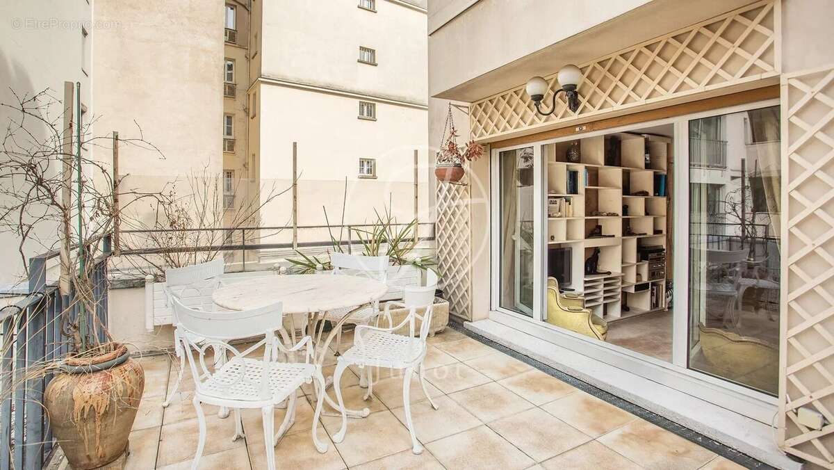 Appartement à PARIS-17E