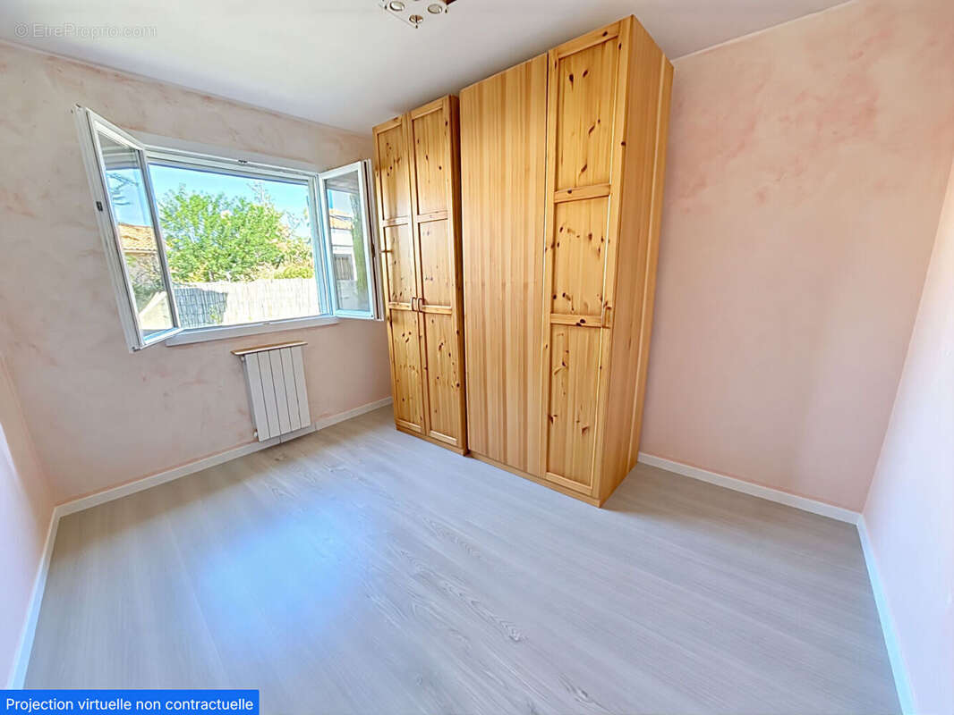 Maison à LE PUY-SAINTE-REPARADE