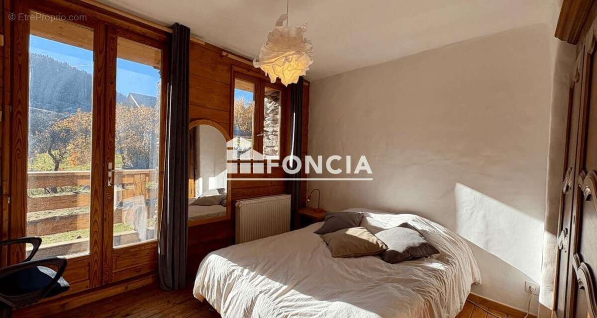 Maison à LES ALLUES