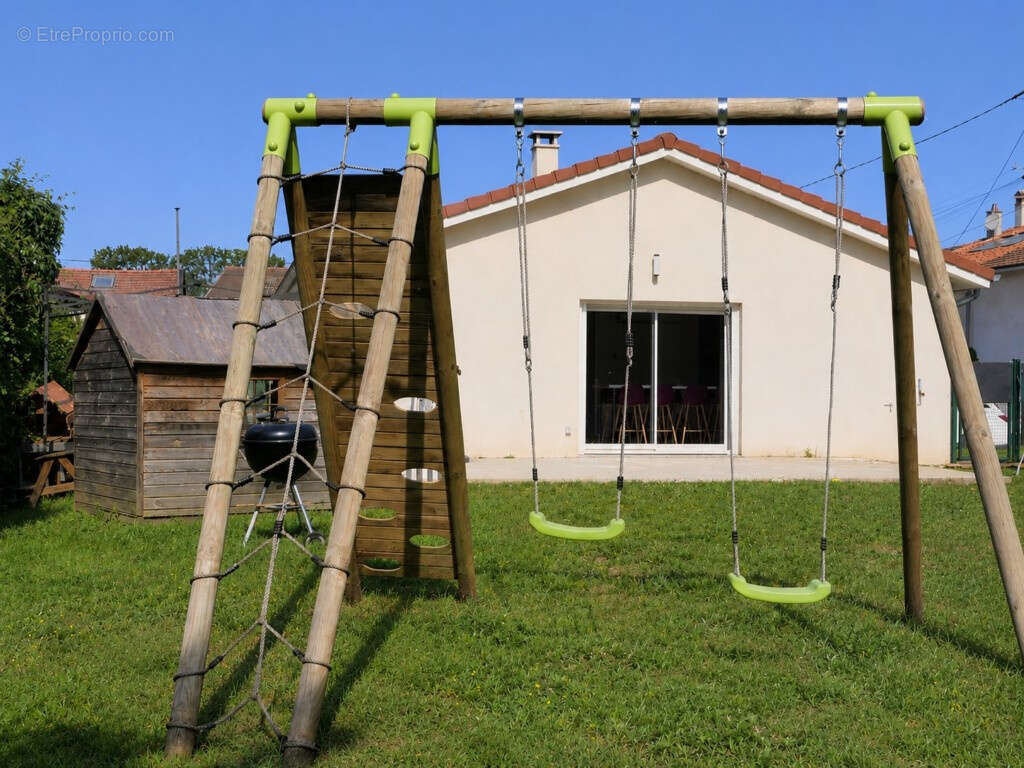 0116 PRIAY Villa de plain-pied 2019, 3 chambres et garage sur terrain clos de 630 m2 - photo 2