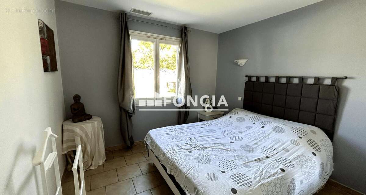 Maison à MONTAREN-ET-SAINT-MEDIERS