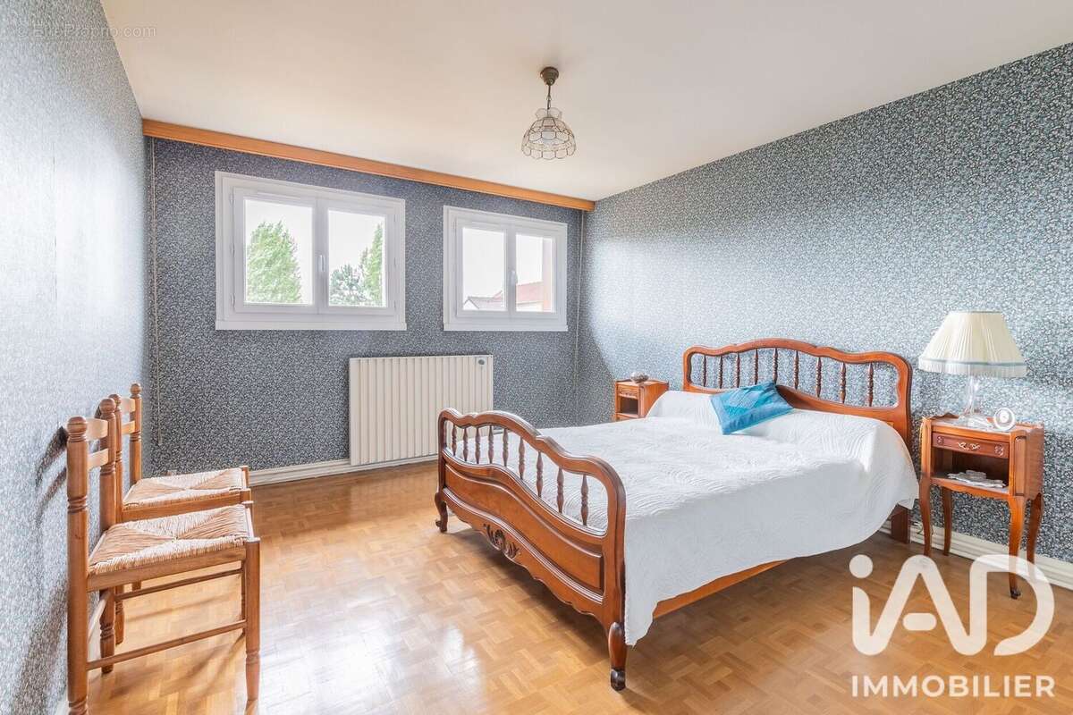 Maison 150 m² à Sainte-Genevieve-Des-Bois  - photo 9