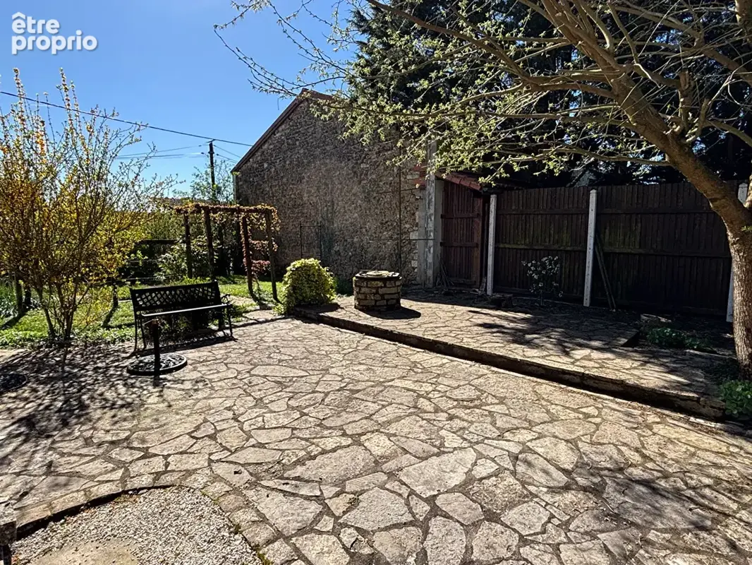 Charmante maison de caractère rénovée avec  4 chambres, grange et jardin arboré - photo 18