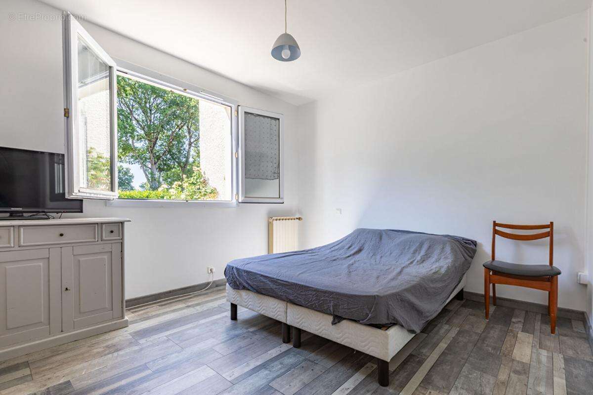 Maison Cugand 5 P . 4 Chs . 121.69 M² . T 1276 M² . Piscine avec abri . Garages . Terrasse - photo 15