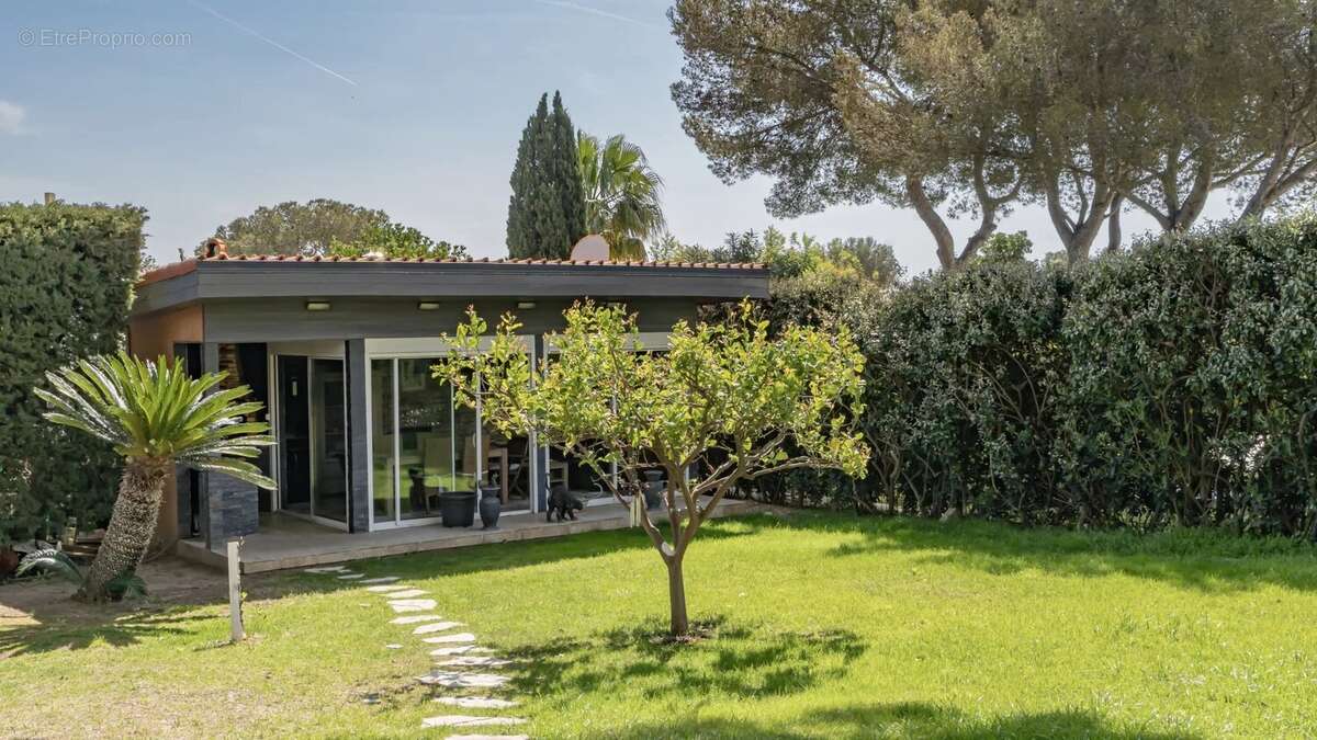 Maison à LES ISSAMBRES