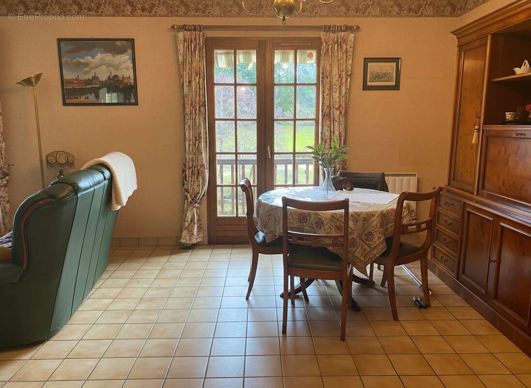 Maison à EYMOUTIERS