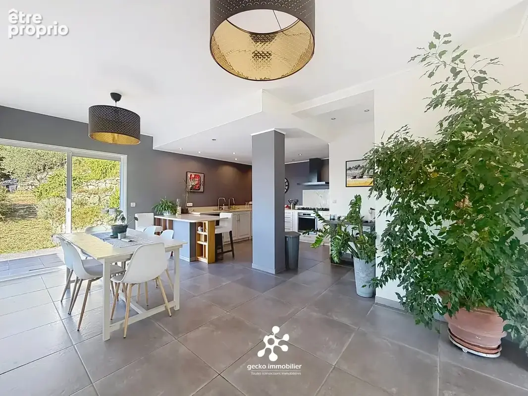 Carros - Les plans - Maison d’architecte avec piscine et terrain de 3000 m2 - photo 4