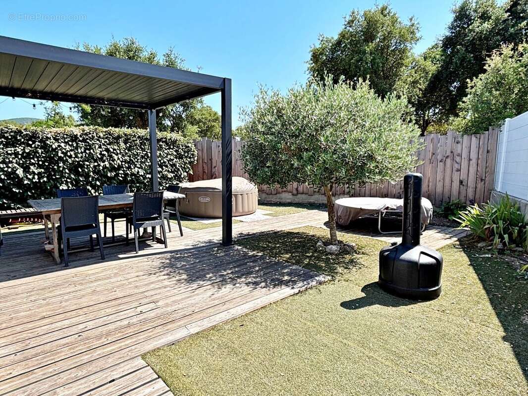 Maison à ROQUEBRUNE-SUR-ARGENS