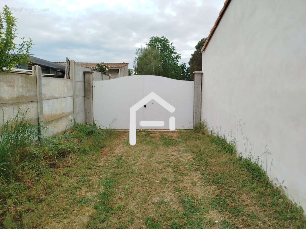 Terrain 2480 m² à Moutiers-Sur-Le-Lay  - photo 8