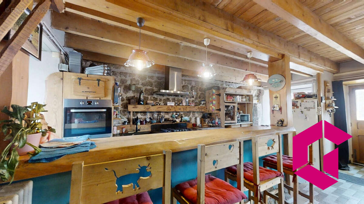 Maison à SAINT-JEURES