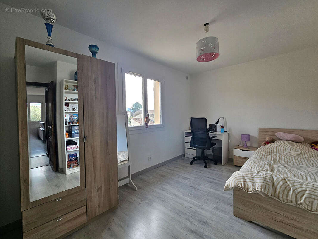 Appartement à LA CRAU