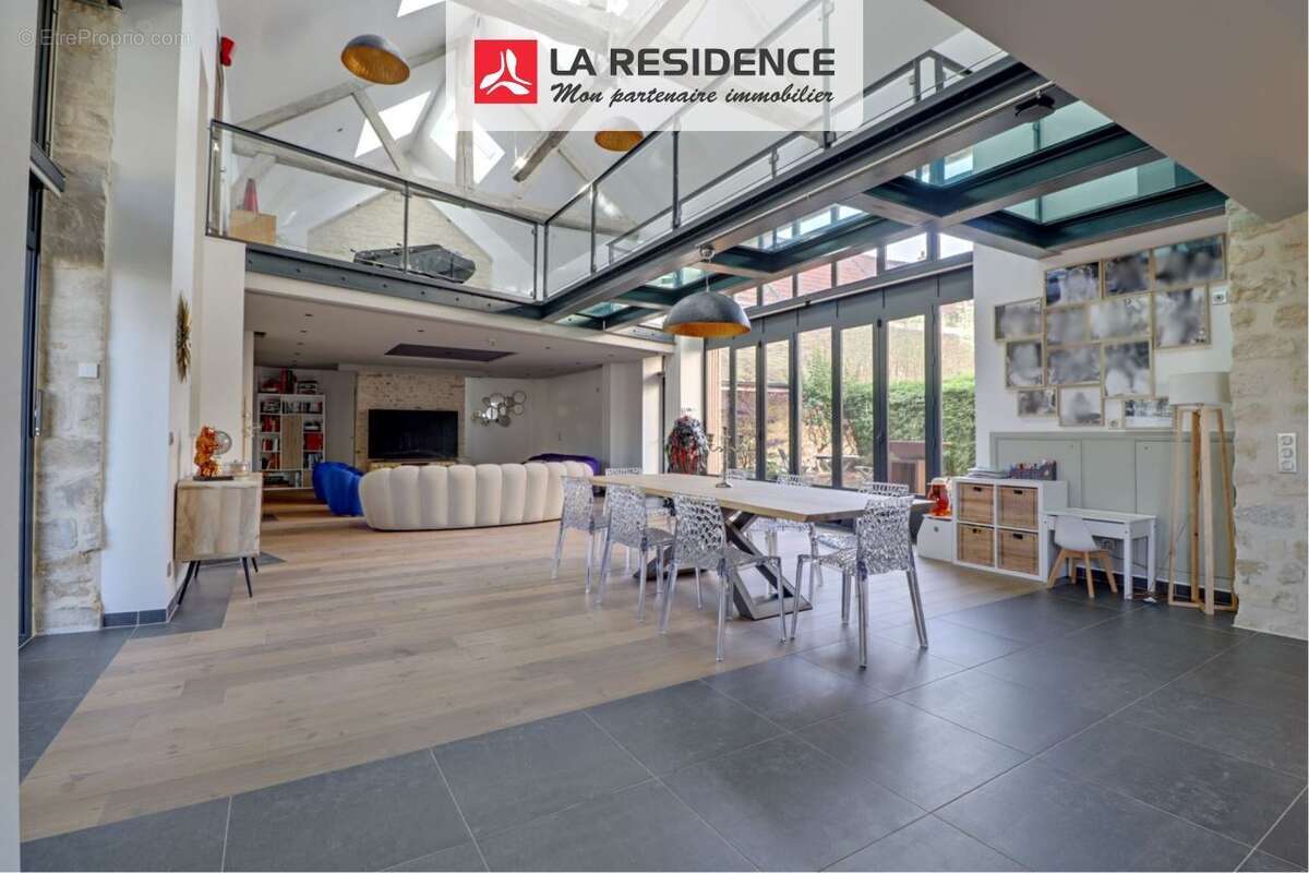 Maison à JOUY-LE-MOUTIER