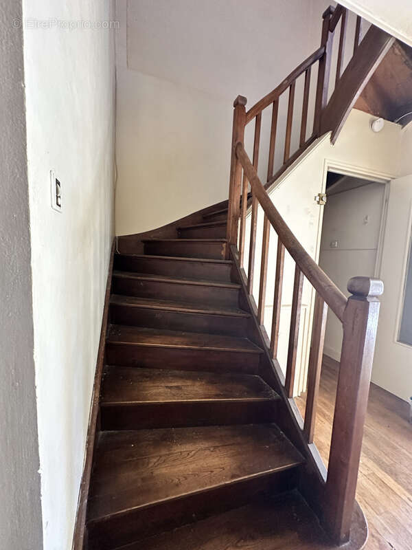 Maison à LIVINHAC-LE-HAUT