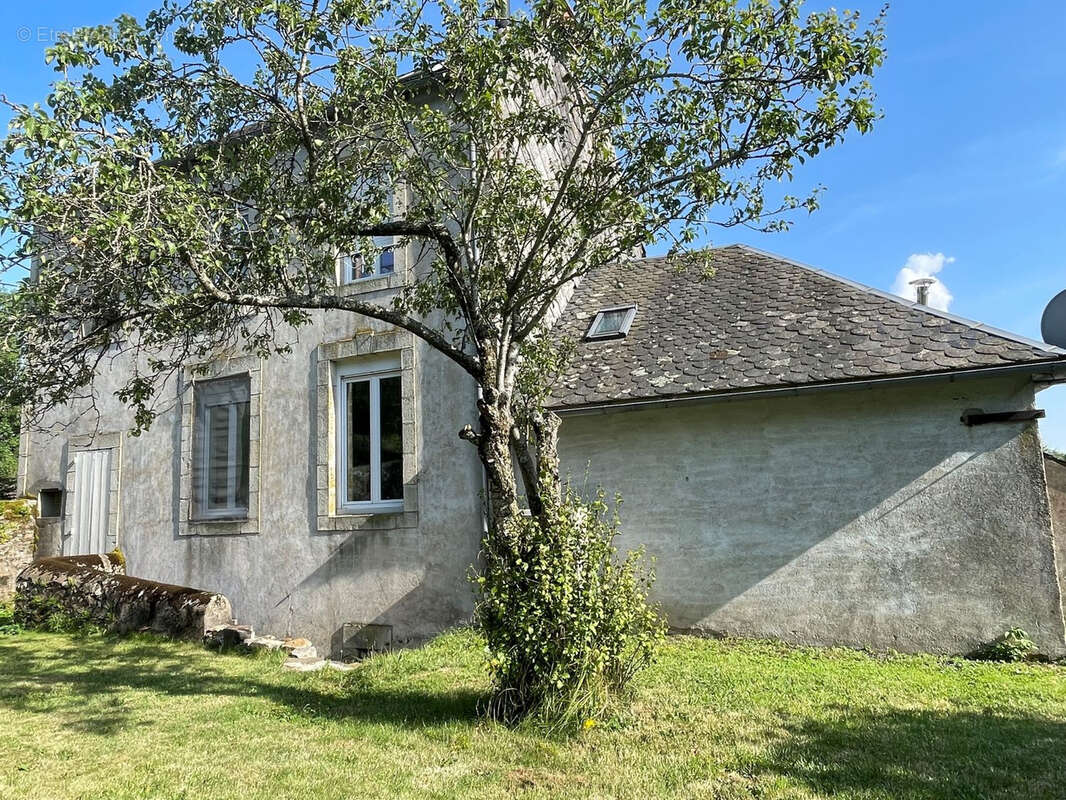 Maison à RIOM-ES-MONTAGNES