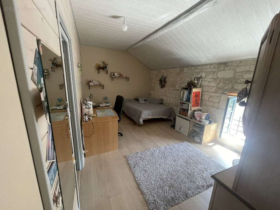 Maison à SAINT-MEME-LES-CARRIERES
