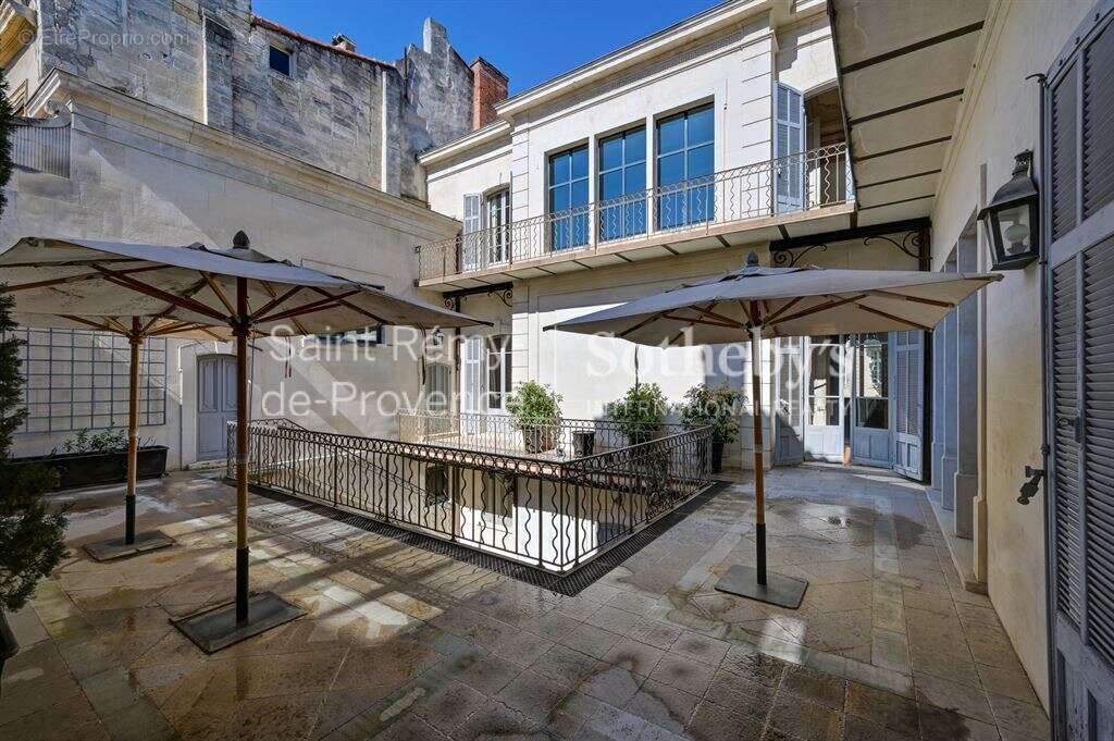 Exceptionnel hôtel Particulier du XIXè avec cour intérieure, au coeur du centre historique d'Avignon - photo 3