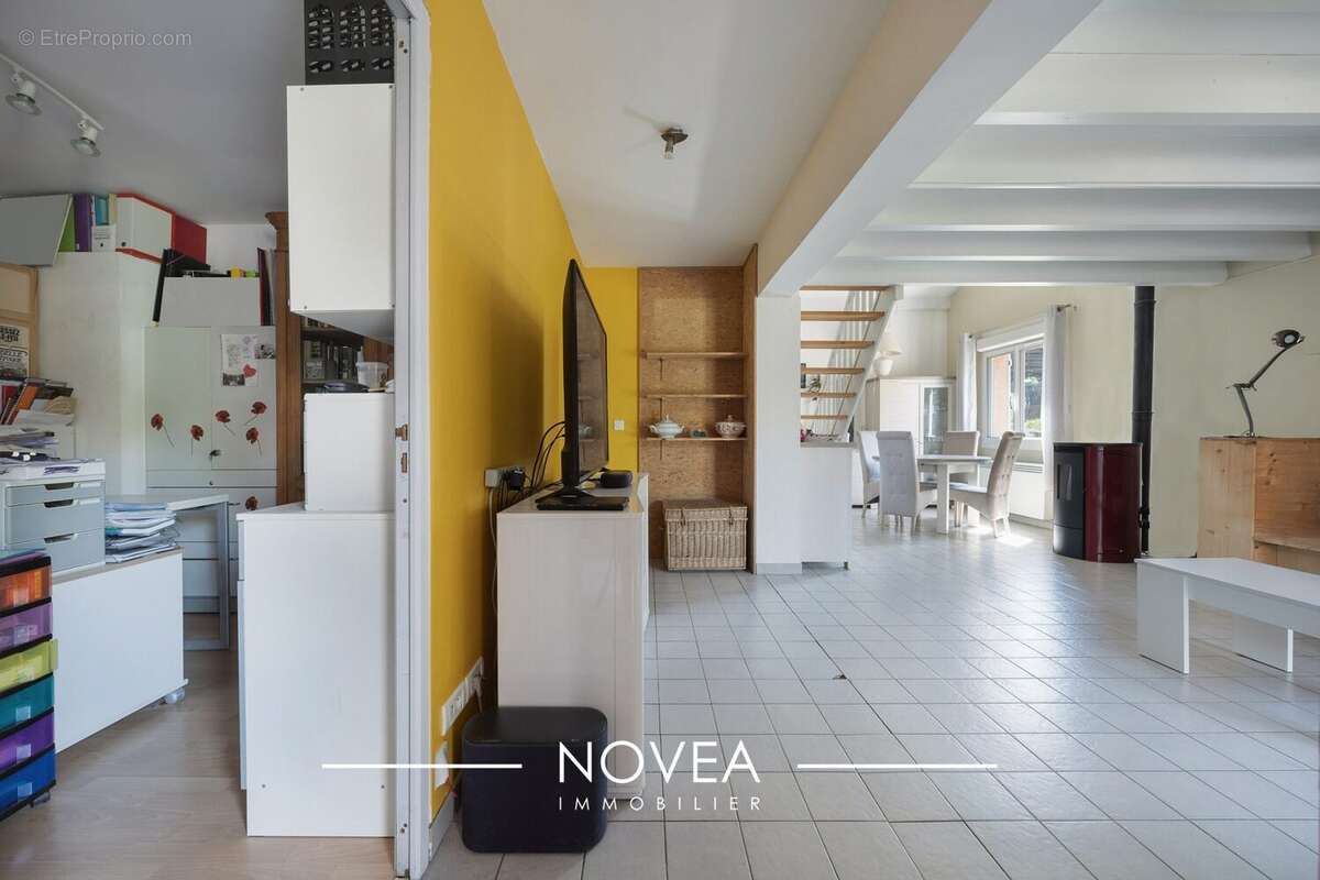 Maison 183 m² à Miserieux  - photo 6