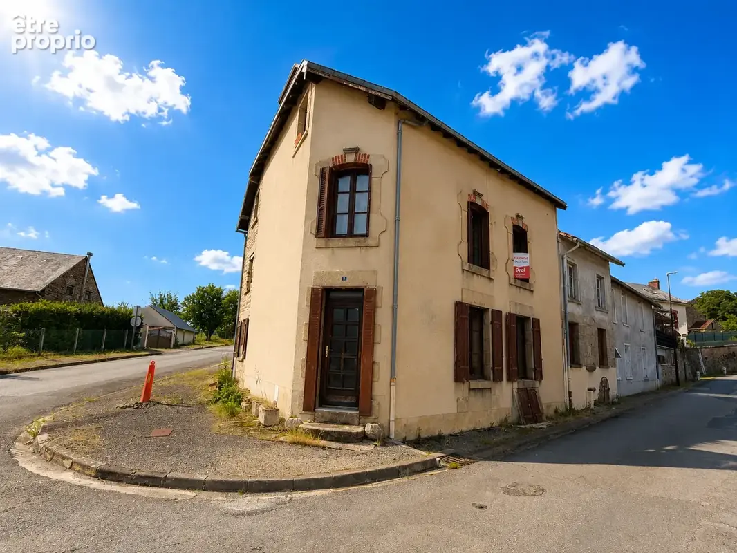 Maison de Bourg à Saint-Sulpice-Laurière - photo 2