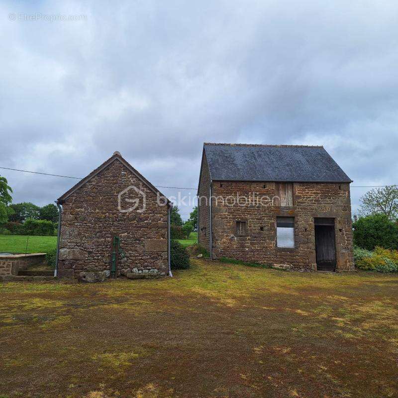 Maison à LASSAY-LES-CHATEAUX