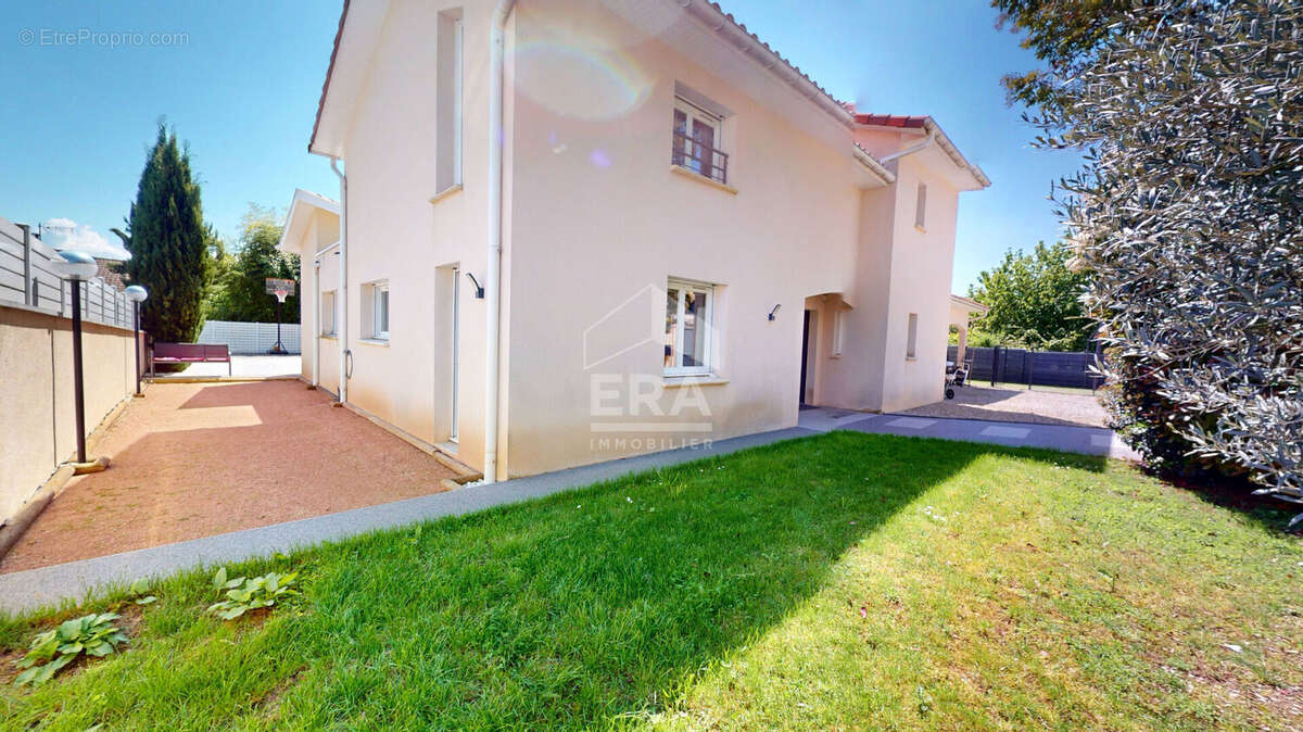 Maison à SAINT-MAURICE-DE-GOURDANS