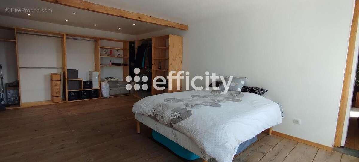 Maison 250 m² à Usson-En-Forez  - photo 10