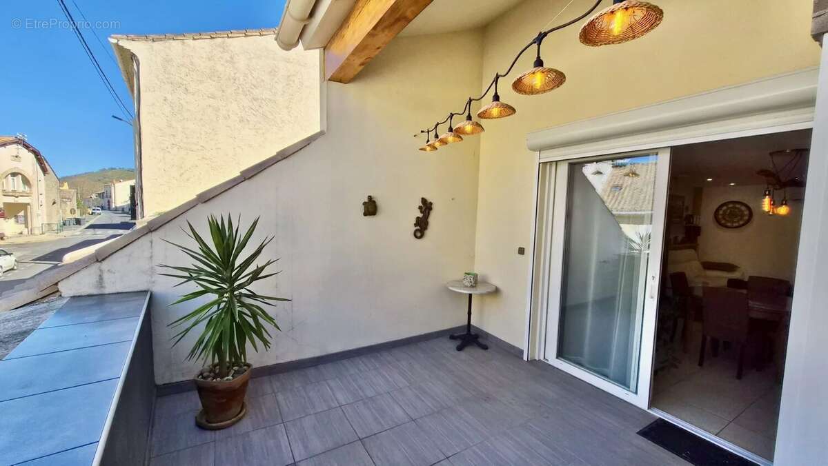 Maison à POUZOLLES