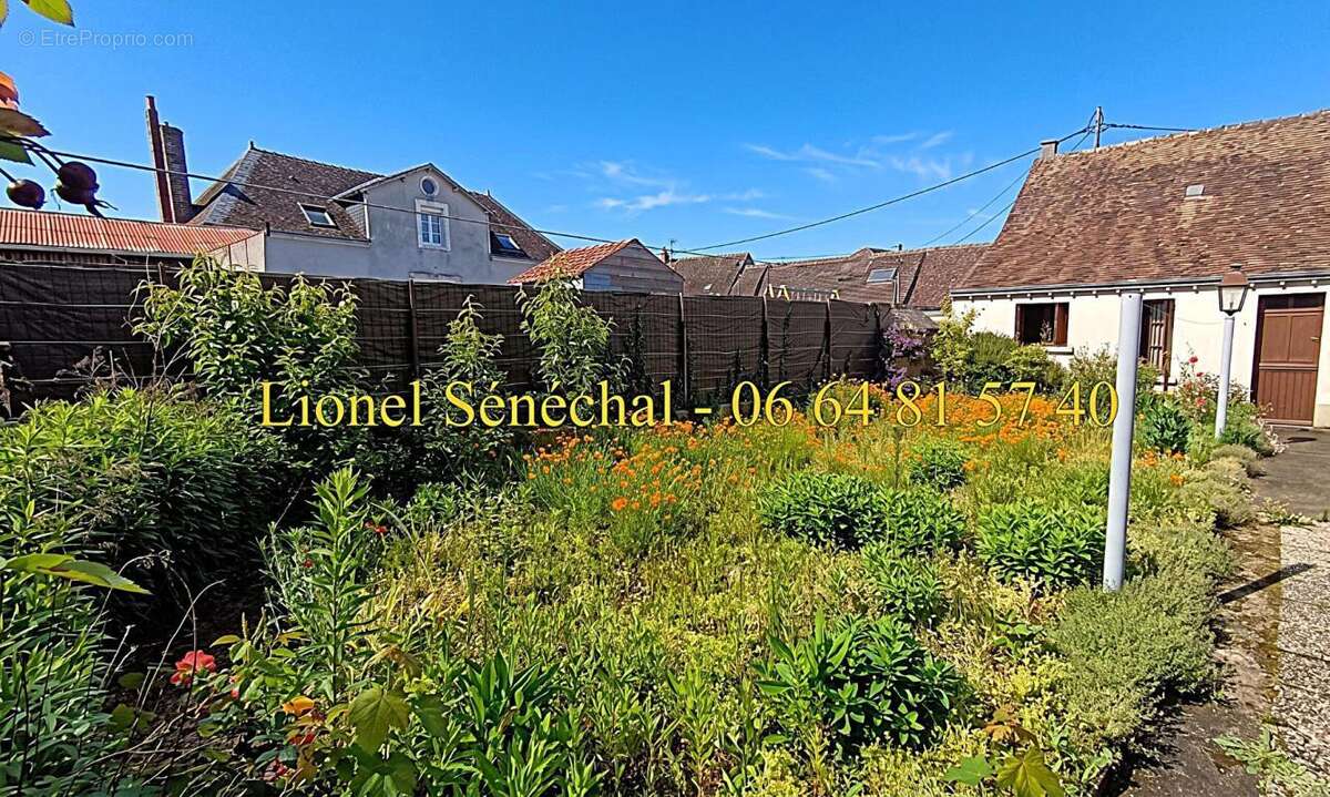 Maison de bourg  de plain - pied 6 pièces de 102 m2  avec un grand garage sur une parcelle de 400 m2 - photo 7