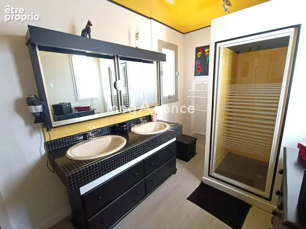 9 Pièces, 166 m2, 6 chambres, Piscine, ST CHRISTOPHE DU LIGNERON - photo 13