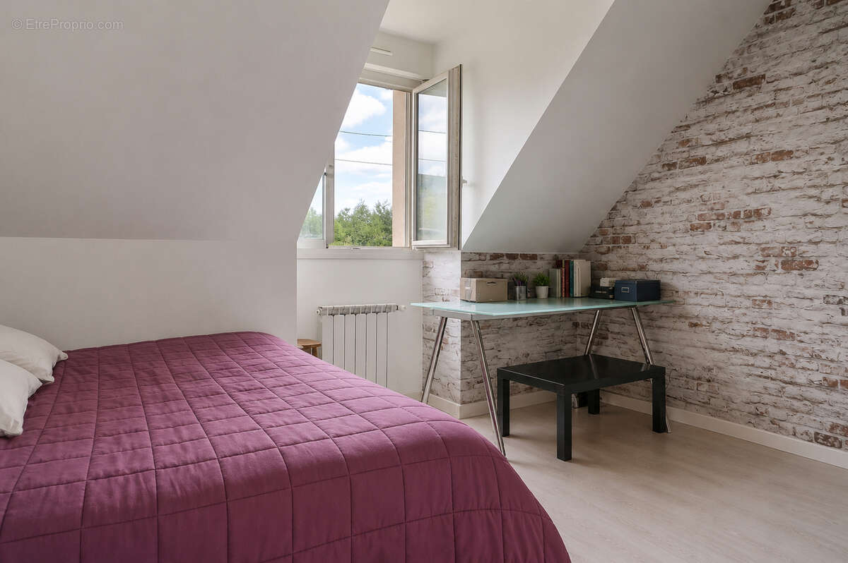 Maison familiale de 4 chambres avec dépendance, garage et fort potentiel d'évolution à Tremblay-en-France - photo 8