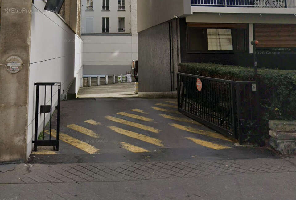 Parking à PARIS-16E