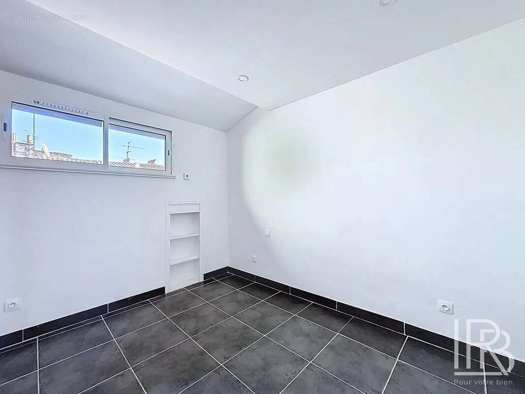 Appartement à MARSEILLE-1E