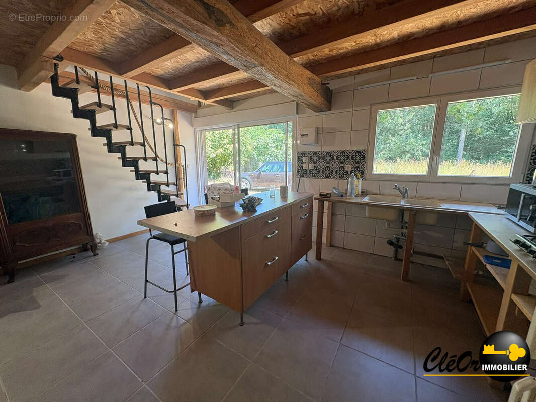 Maison 140 m² à Montpont-En-Bresse  - photo 3