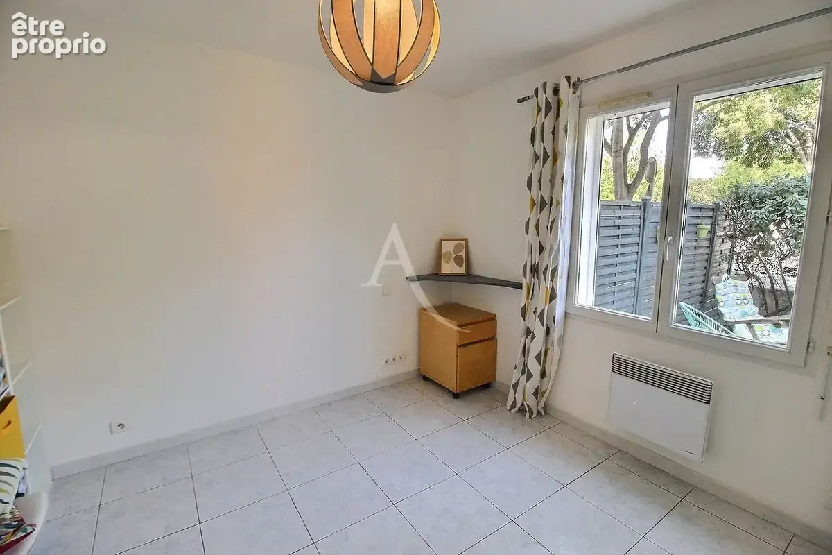 A vendre t3 en rez de chaussée avec extérieur  et 2 places de parking sécurisé. - photo 7