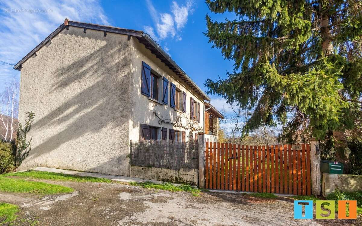 MONTEGUT-PLANTAUREL  Maison avec vue panoramique, authenticité et potentiel - photo 3
