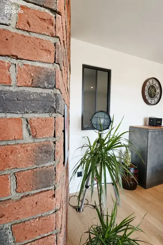 Bel appartement rénové de 82 m² avec terrasse, parking et vue dégagée - photo 12