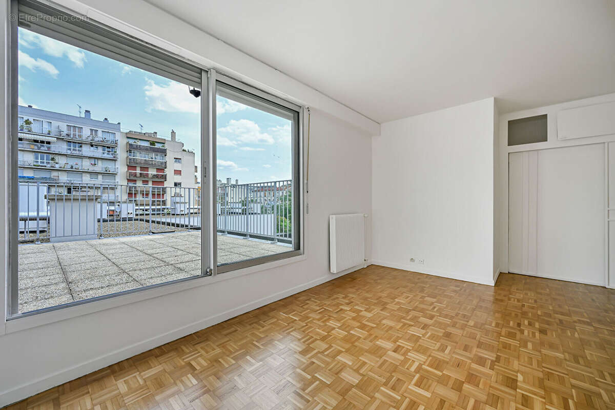 Appartement à PARIS-14E