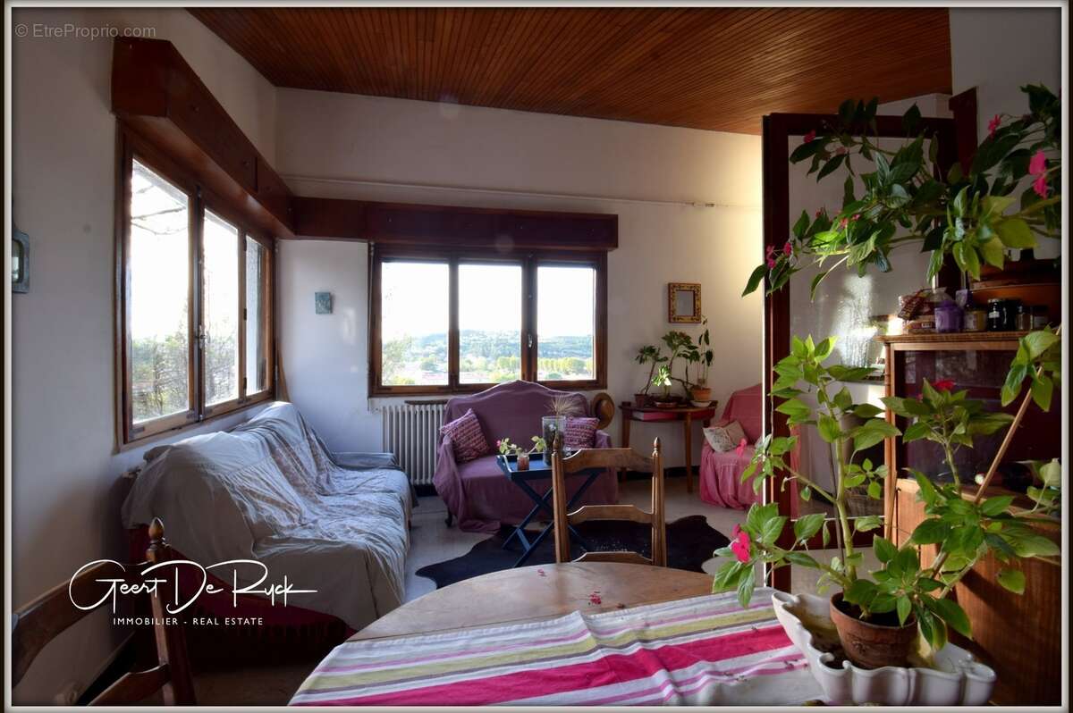 Dpt Aude (11), à vendre LIMOUX maison P6 avec vue panoramique, 5000 m² de terrain et fort potentiel d'investissement - photo 4