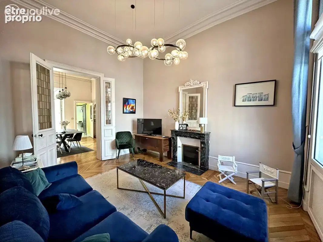 Maison bourgeoise avec terrasse et parking - photo 2