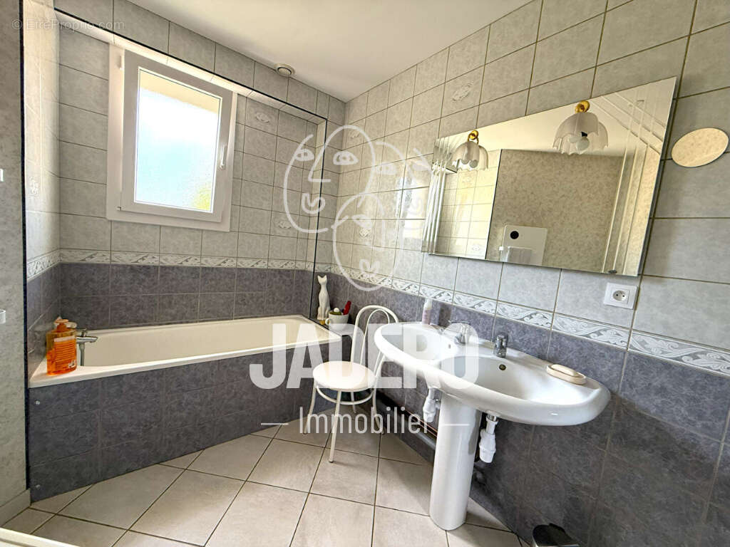 Maison à FRANQUEVILLE-SAINT-PIERRE