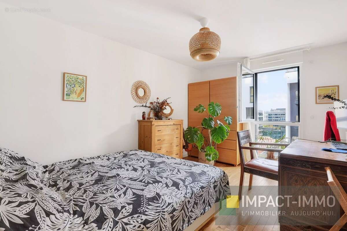 Appartement à COURBEVOIE
