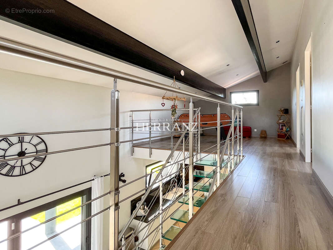 Villenave-d'Ornon   Élégante maison contemporaine de 150 m2 avec piscine et jardin paysagé - photo 5