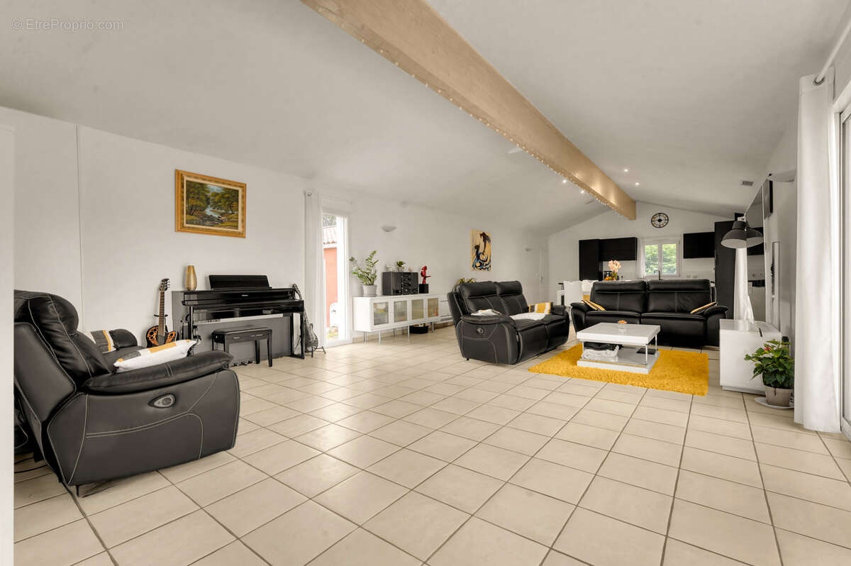 Maison à BRUGUIERES