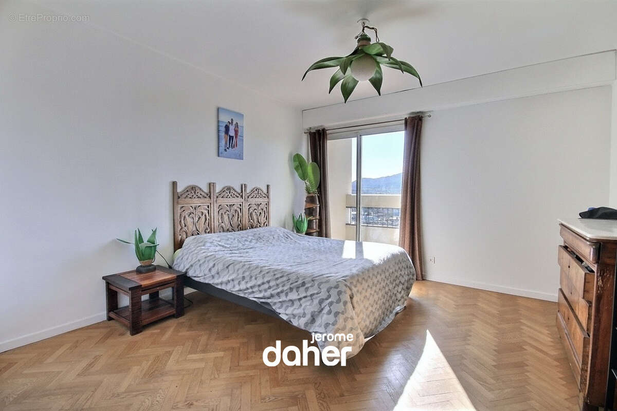 Appartement à MARSEILLE-9E