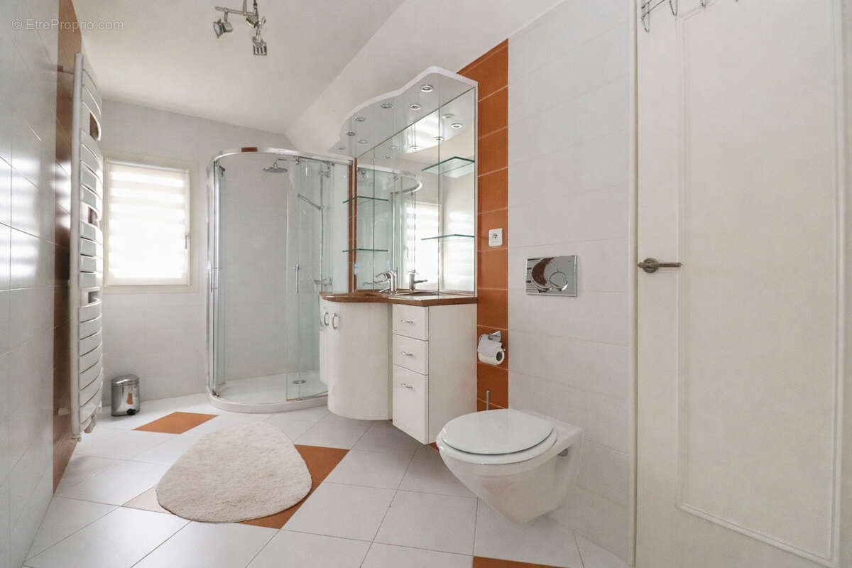 Maison à CORCELLES-LES-MONTS